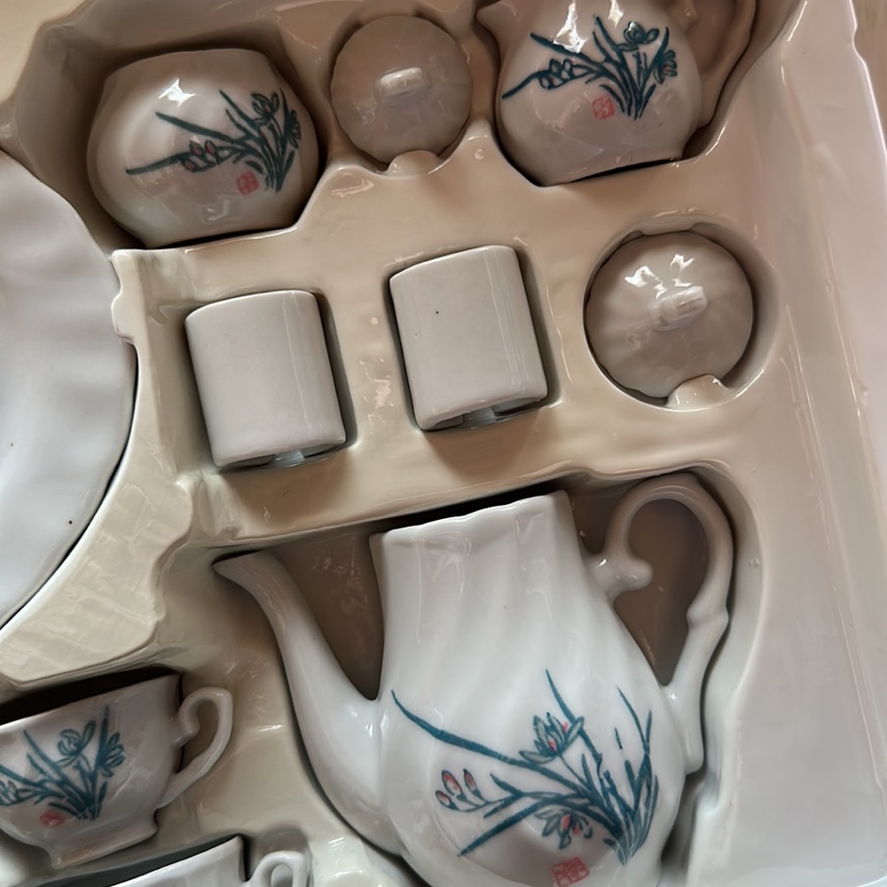 Vintage Tea Set - Picture 6 of 8
